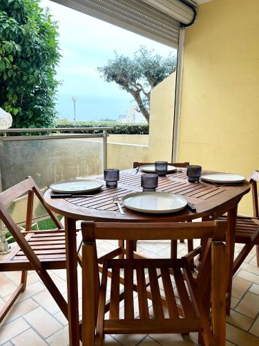 Photo de la galerie de l'établissement Le Mahana, vue mer, à 50m de la plage, au Cap d'Agde
