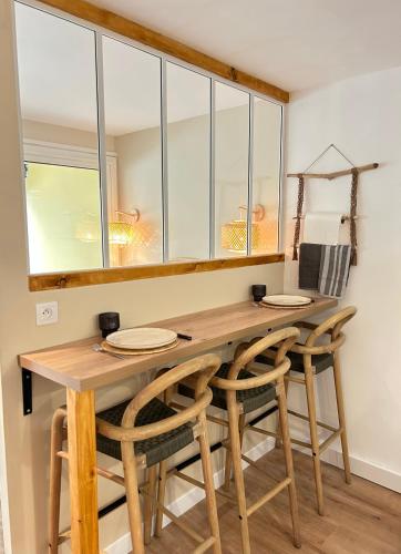 Photo de la galerie de l'établissement Le Mahana, vue mer, à 50m de la plage, au Cap d'Agde