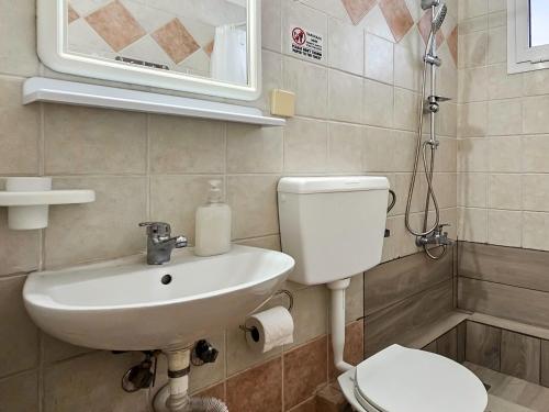 Ένα μπάνιο στο Chariclia Hotel