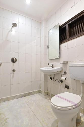Hotel Hari Piorko Grand - 2 Min from New Delhi Railway Stationにあるバスルーム