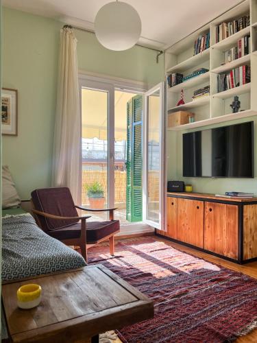 Homevision - City Chic - Cozy Balcony Bliss