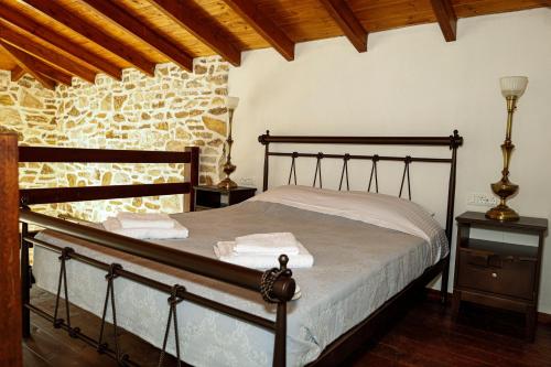 Ένα ή περισσότερα κρεβάτια σε δωμάτιο στο Annousa's House & Studios
