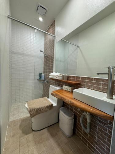 a bathroom with a sink and a mirror at DH House in Donghe