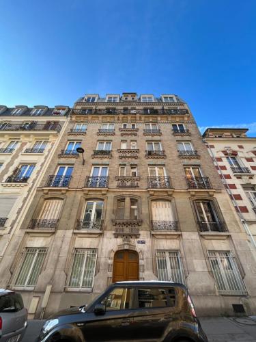 Charmant deux pièces typiquement parisien