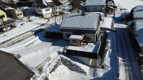 an aerial view of a house covered in snow at Ferienwohnung Siri Zentrum mit Garten in Sankt Michael im Lungau