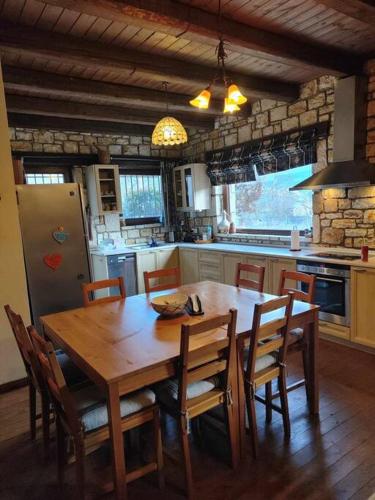 Kuchyň nebo kuchyňský kout v ubytování Erymanthos country home