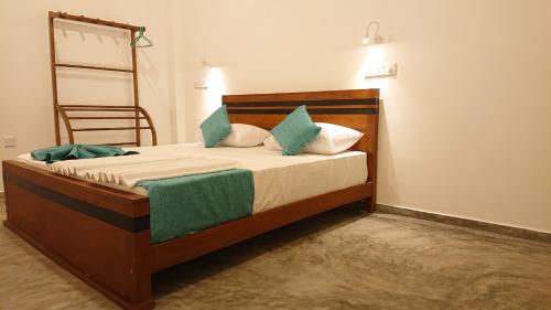 מיטה או מיטות בחדר ב-Green View Weligama