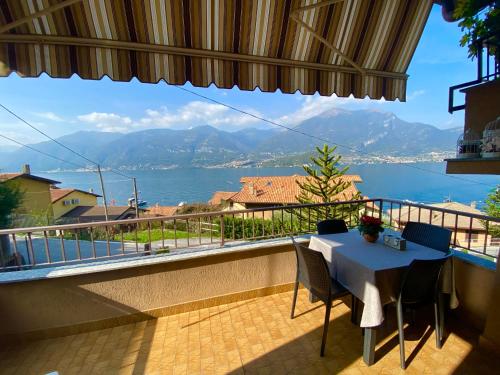 a table and chairs on a balcony with a view at Sofia apartment near Bellagio in Lezzeno