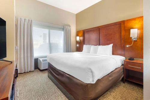 Кровать или кровати в номере Comfort Suites Wilson - I - 95