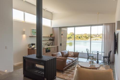 Kuchyň nebo kuchyňský kout v ubytování Edge Luxury Villas
