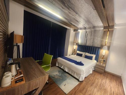 Llit o llits en una habitació de Grace Cox Smart Hotel