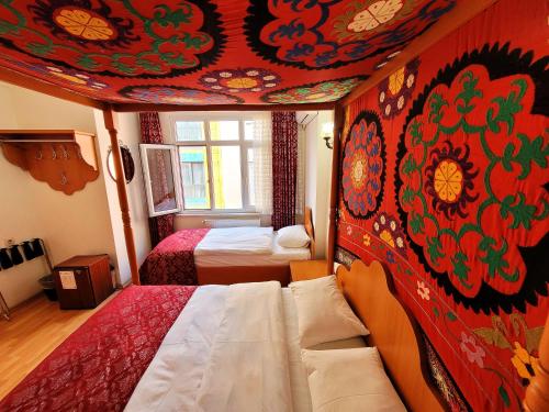 Ένα ή περισσότερα κρεβάτια σε δωμάτιο στο Marmara Guesthouse