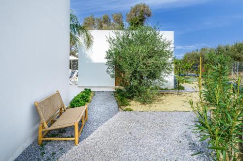 Κήπος έξω από το New Stylish Villa Tessera with Private Pool and BBQ
