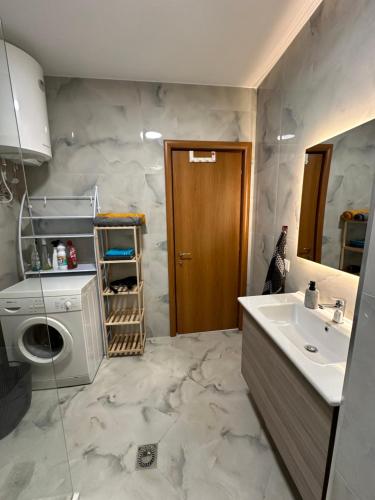 Air Albania Luxury apartment - Image 8