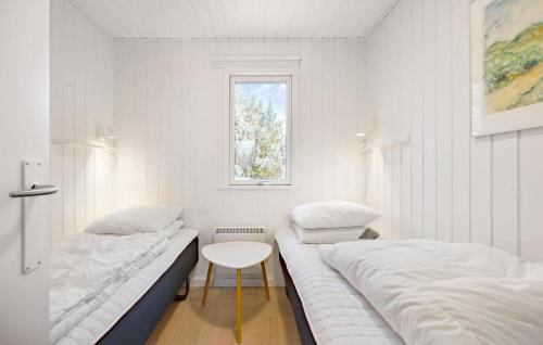 Postel nebo postele na pokoji v ubytování Nice Home In Fan With Kitchen