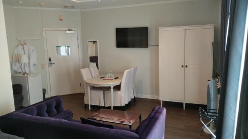 TV a/nebo společenská místnost v ubytování Hotel Charlotte / Stella