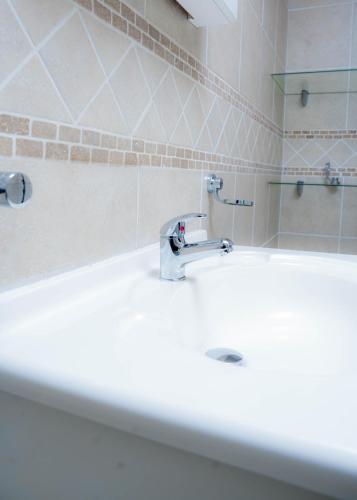 Un baño de SAR GUESTHOUSE
