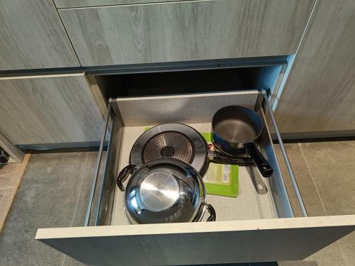 Kuchyň nebo kuchyňský kout v ubytování Luxury l Studio @ Sector-66 Central Gurgaon