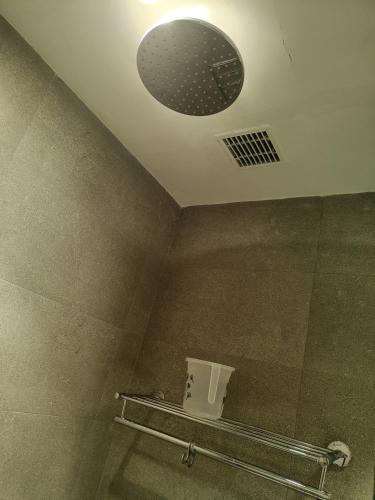 Koupelna v ubytování Luxury l Studio @ Sector-66 Central Gurgaon