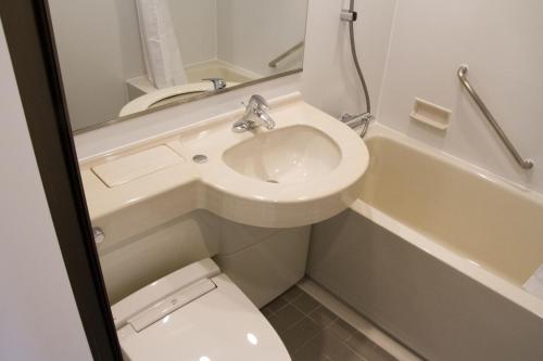 a small bathroom with a sink and a toilet at Hotel Monteroza Ohta in Ota