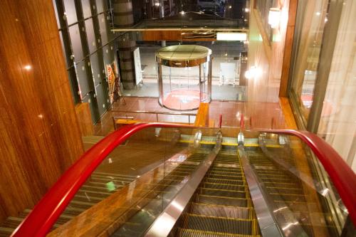 an escalator leading up to the top of a building at Hotel Monteroza Ohta in Ota