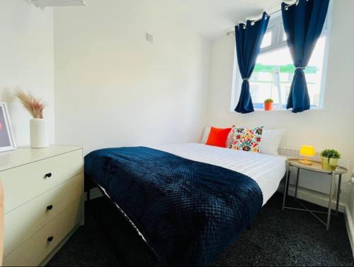 a bedroom with a bed with a blue blanket on it at Boutique 1Bed Apt Near the City Centre in Liverpool
