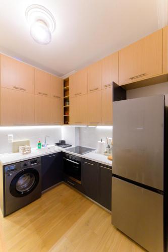 New modern 2nd floor apartment
