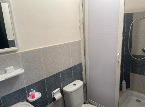 a bathroom with a toilet and a sink and a shower at Appartement in Casablanca close to the beach in Casablanca