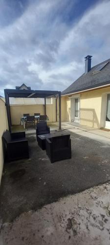 a group of benches sitting outside of a building at Gîtes de la vallée des gaves in Préchac