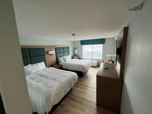 Un pat sau paturi într-o cameră la Wingate By Wyndham