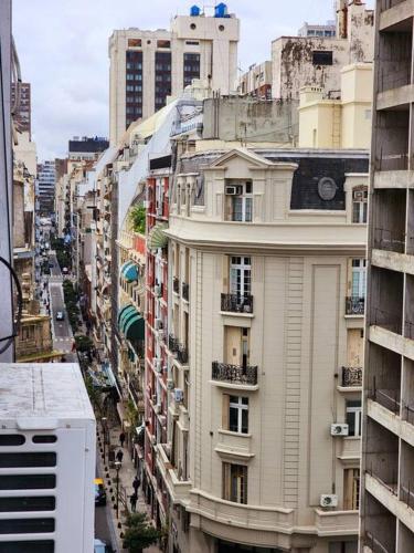 a view of a city street with tall buildings at Céntrico departamento porteño in Buenos Aires