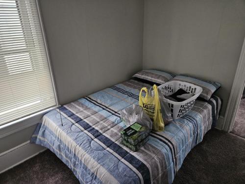 Uma cama ou camas num quarto em Lewistown