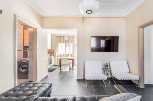 Central Apt for 2 or 4 People
