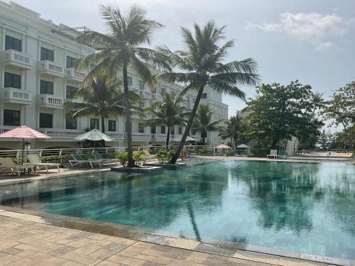a large swimming pool in front of a building at Green Inn Phu Quoc Hotel in Phu Quoc