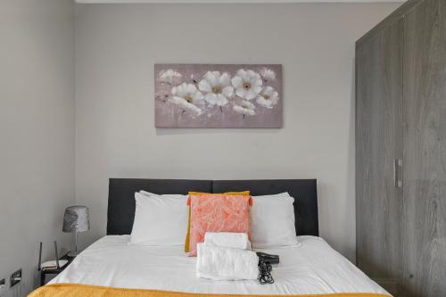Tempat tidur dalam kamar di BridgeCity Beautiful & Cozy Studio in Maidstone - f3