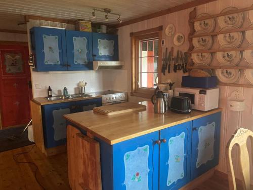 Ett kök eller pentry på Kimsbu - cozy mountain cabin in hiking area