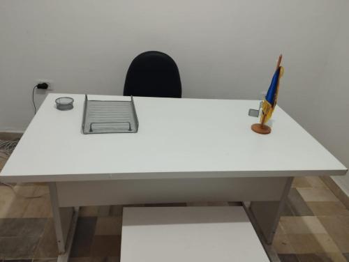 a white desk with a pen and a pen at Jad tunis in Tunis