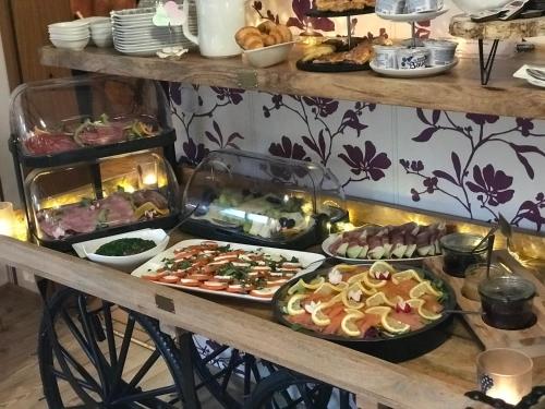 a buffet with many different types of food on a table at Hotel am Naturschutzpark in Undeloh