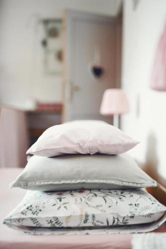 a stack of pillows sitting on top of a bed at Lavendowo in Piechowice