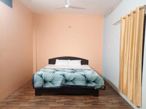 a bedroom with a bed in a room at Shri Niwas Homestay in Ayodhya