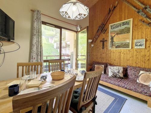 Charmant Appartement avec Mezzanine, Balcon et Garage Privé - Proche des Pistes - FR-1-344-1064