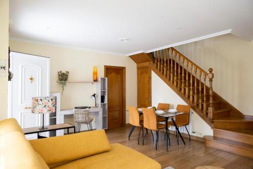 Χώρος καθιστικού στο Chalet frente a Rapadoira.Foz