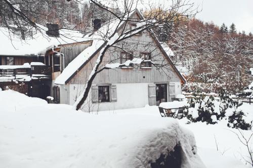 a house covered in snow in front at Lavendowo in Piechowice