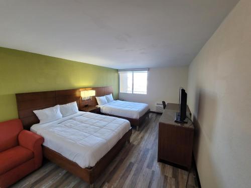 Säng eller sängar i ett rum på Jackson Hotel & Convention Center