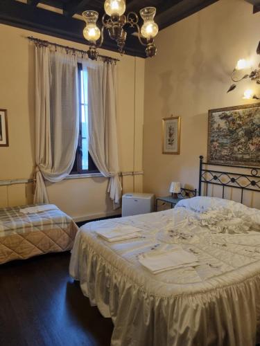 Ένα ή περισσότερα κρεβάτια σε δωμάτιο στο Palazzo Moraschi Subiaco