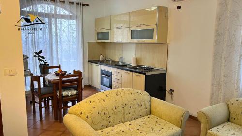 A cozinha ou cozinha compacta de Emanuel's Villa
