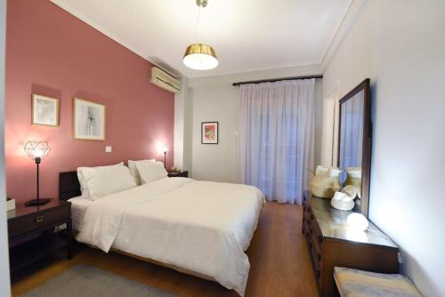 The Muse, colorful cozy flat on Mitropoleos Downtown