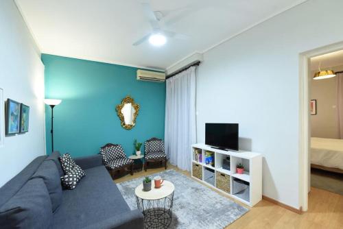 The Muse, colorful cozy flat on Mitropoleos Downtown