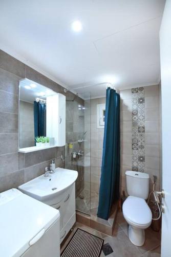 The Muse, colorful cozy flat on Mitropoleos Downtown