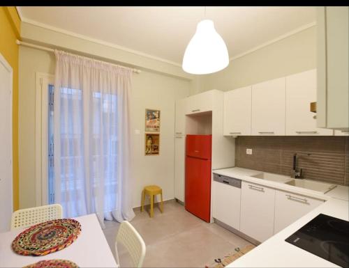 The Muse, colorful cozy flat on Mitropoleos Downtown